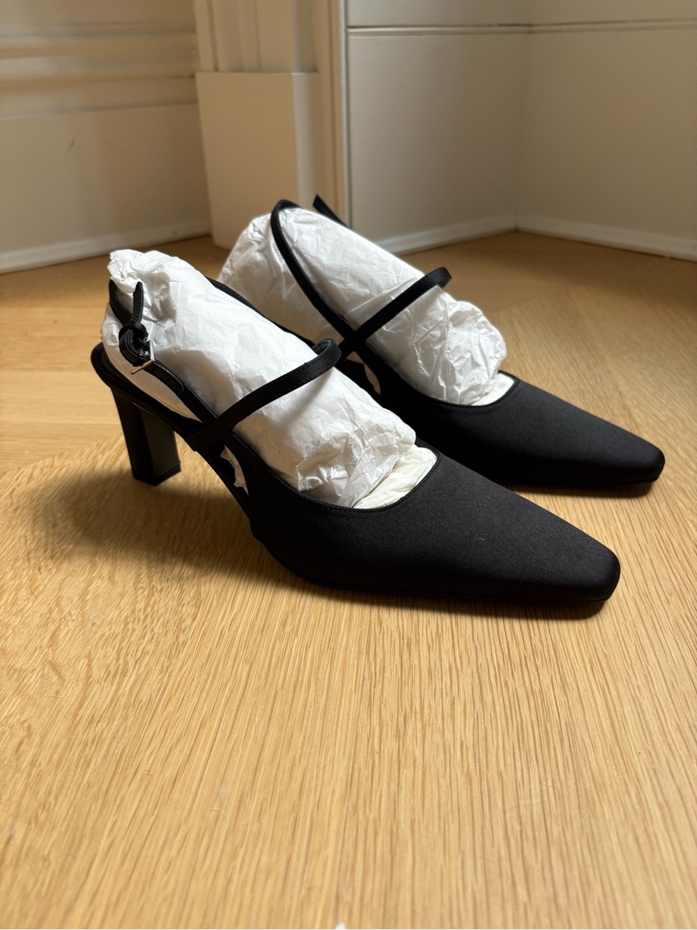Massimo Dutti Black Slingback Heels with Cross Strap NWOT EU 40